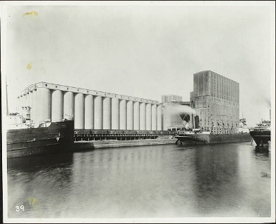 Saskatchewan Pool Terminal No. 4 (© Library and Archives Canada, Canada Post Corporation, Mikan 2242368)
