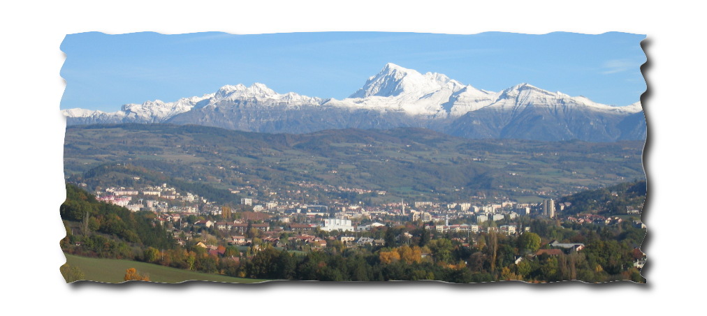 Vue de Gap depuis le sud. Au Nord le col Bayard et le pic de Chaillol en arrière plan.