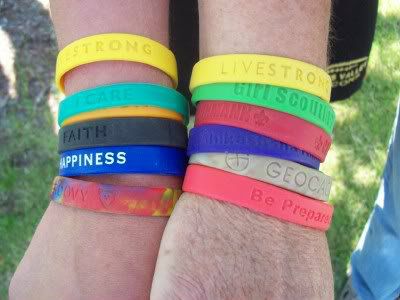 Elasticbraceletson2arms, Livestrong cache