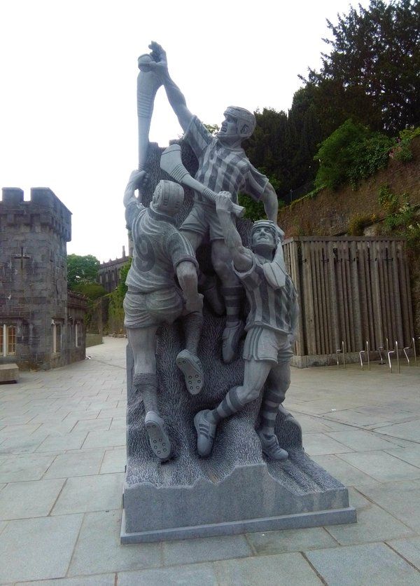  photo hurling statue_zpsgk7o8ydp.jpg