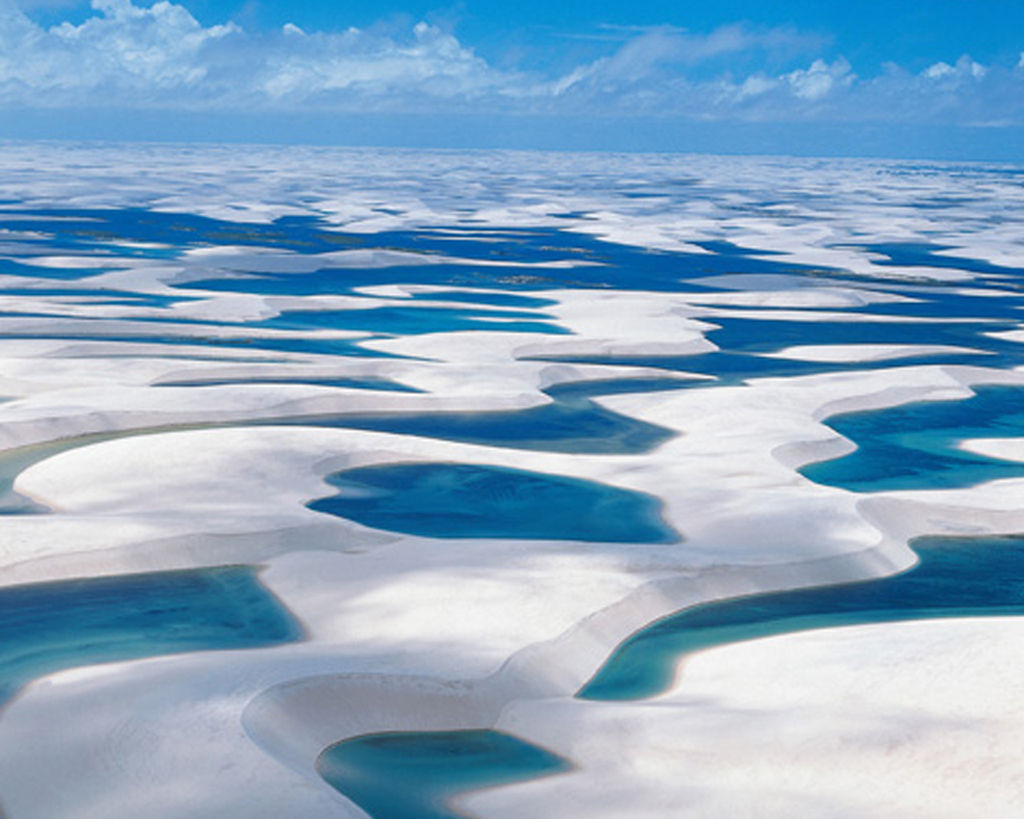 Foto aérea do parque com suas dunas e lagoas