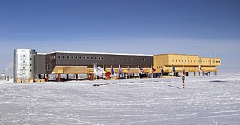 Amundsen-Scott South Pole Station, January 2006.
