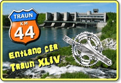 Entlang der Traun 44: Silberner Biker | by PPete Banner: Silberner Biker