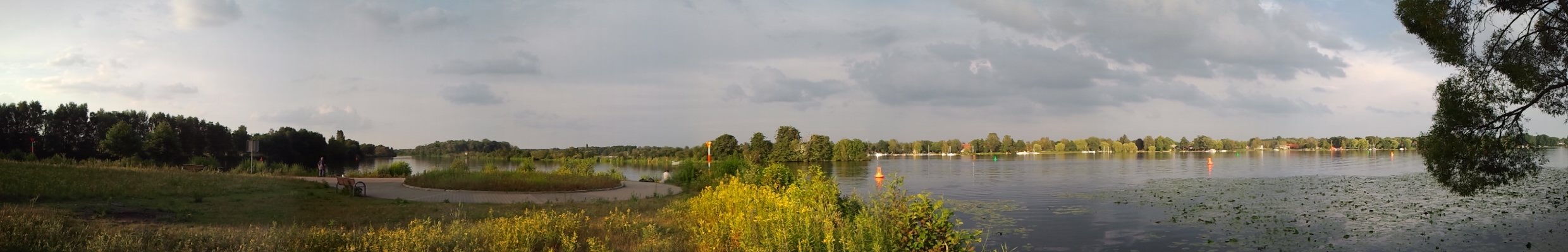Aussicht auf den Nieder-Neuendorfer See und den Kanal