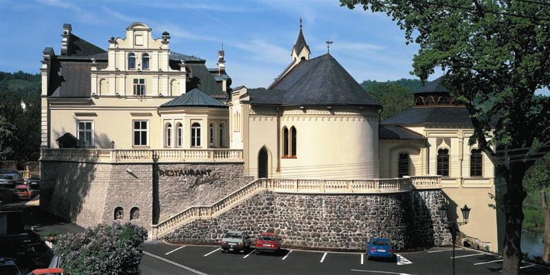 Zámek Doubí krátce po rekonstrukci