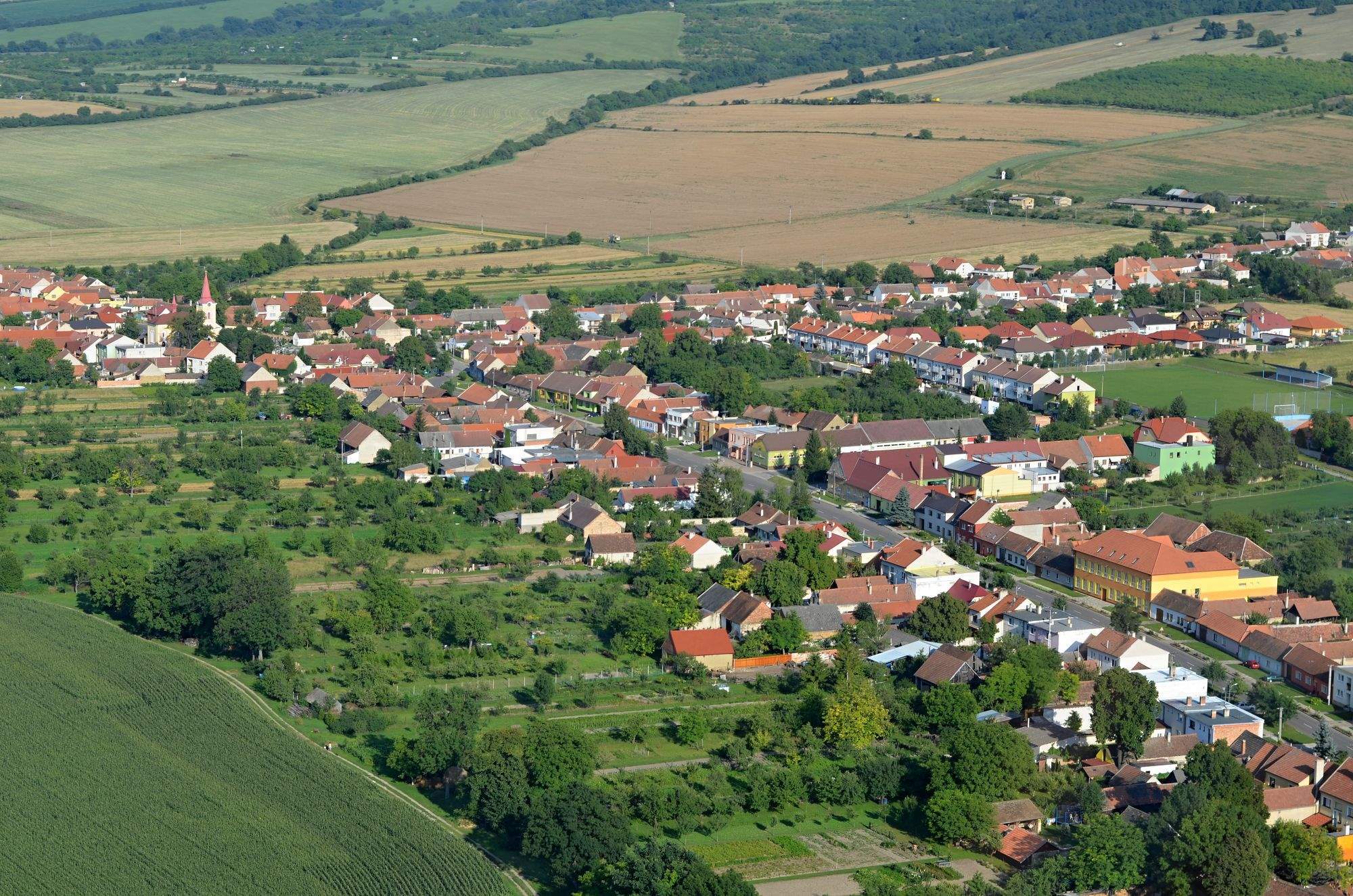 Letecký snímek obce Kněždub