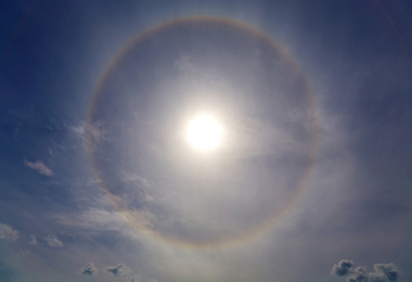 Cirrostratus Os halos solares estão associados à presença das cirrostratus