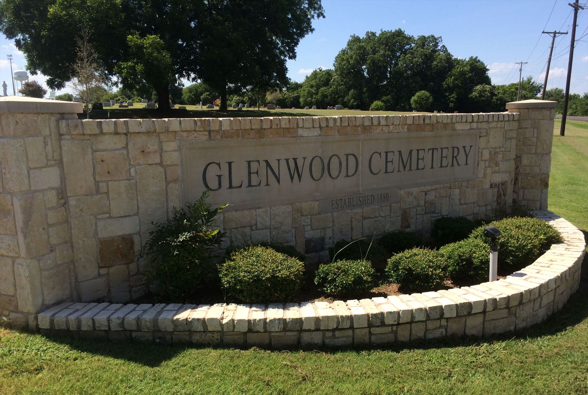 Gc5qrgj Graves And More Graves Glenwood Cemetery North