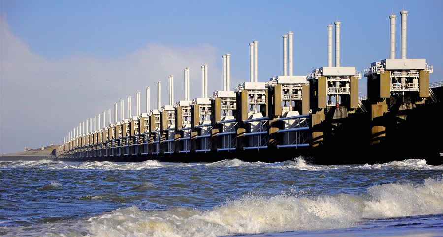 Picture taken from http://forum.belgiumdigital.com/f70/oosterscheldekering-zeeland-398775.html Stormvloedkering Oosterschelde