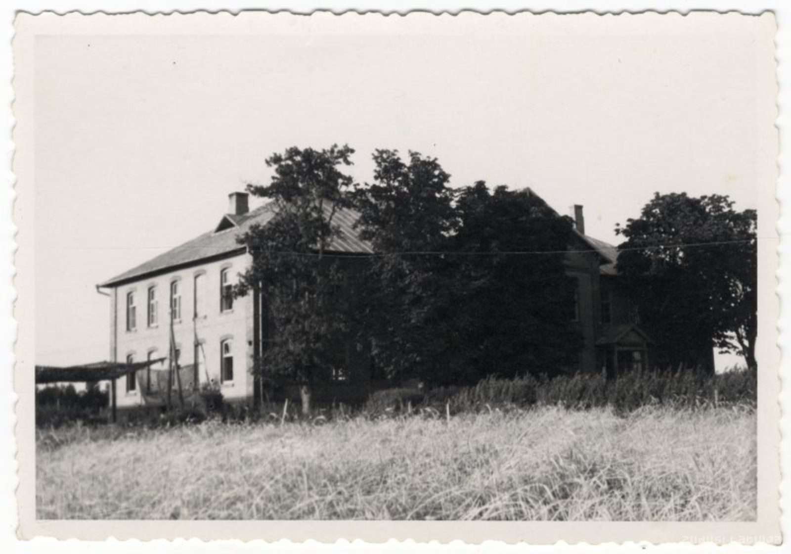Sunākstes skola 30. gados. Avots: Zudusī Latvija