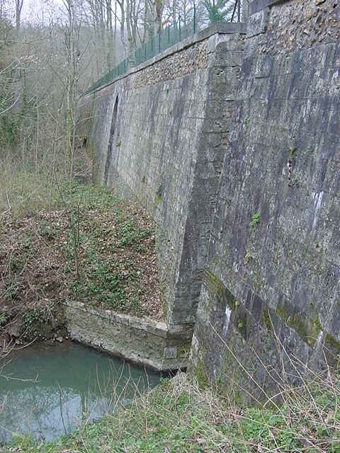 Prise d_eau de Boizard (Etat en 2004) Prise d_eau de Boizard (Etat en 2004)