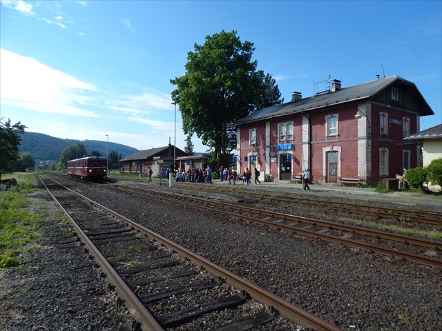 Motorový vůz M131 na oderském nádraží dne 30. května 2015.