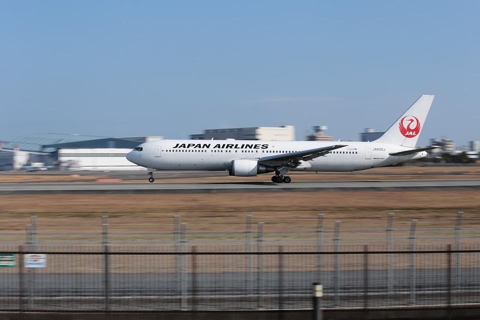 Japan, Flugzeug, Boeing 767, Osaka Airport