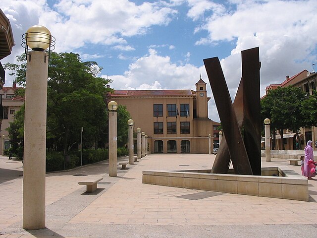Plaza de La Constitución en Velilla de San Antonio
