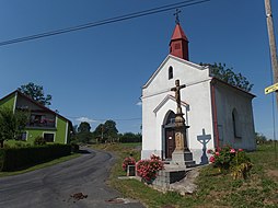 Kaple Panny Marie Bolestné z r. 1857 u odbočky do Špiček