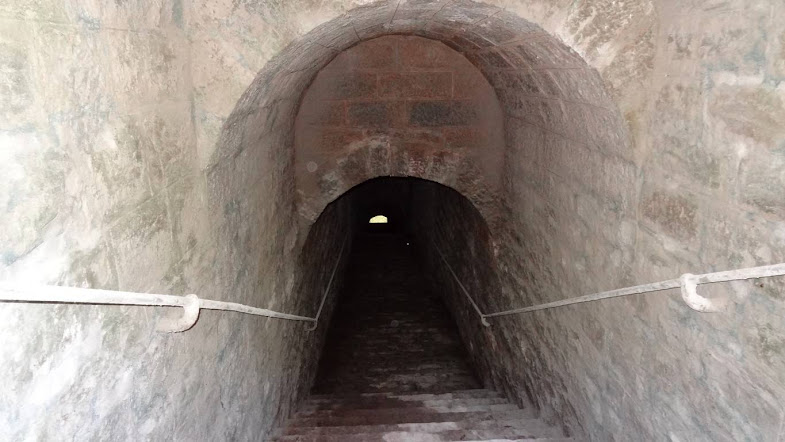 Escalier dans le tunnel