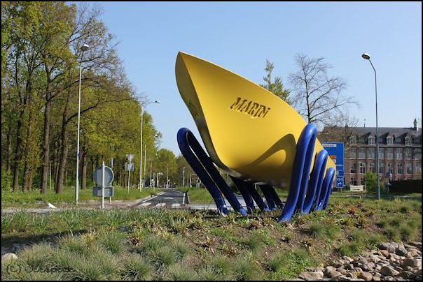 De rotonde. / The Roundabout.