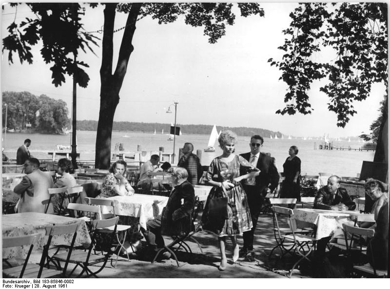 Bundesarchiv Bild 183-85846-0002, Berlin, Schmöckwitz, Gaststätte "Palme, Terrasse