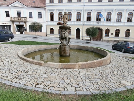 VÃ½sledek obrÃ¡zku pro lvi fontana v Klasterci nad Ohri