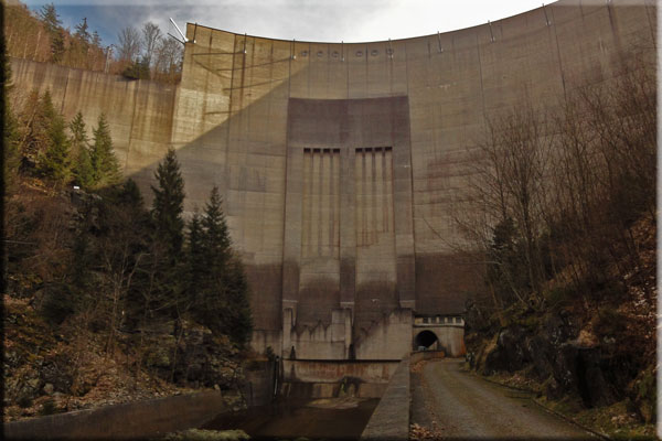 Staumauer von unten