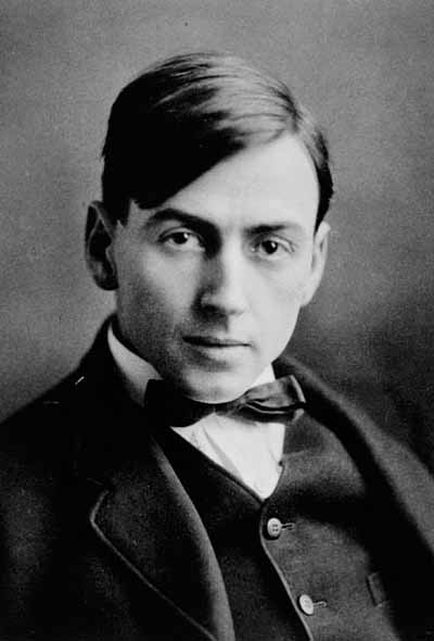 Tom Thomson (© Library and Archives Canada, PA-121719)