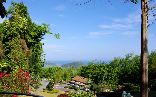 View from the top to parking lot Kao Khad Picture loading...