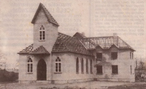 Dundagas baptist baznīca vēl bez jumta seguma.