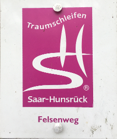 Wegweiser Traumschleife Felsenweg