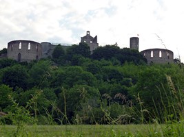 le château vue du bas de Marcilly