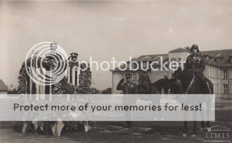 Antanas Smetona Ukmergėje. 1919 m. Šalia A. Smetonos - Krašto apsaugos ministras - S. Raštikis. Raitas, iš dešinės pusės I-as - Jurgenavos pavasarininkų kuopos pirmininkas J. Juozapavičius.