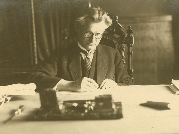 GC5DTGX 100 Lietuvos iškiliausių Kazys Grinius (Traditional Cache) in