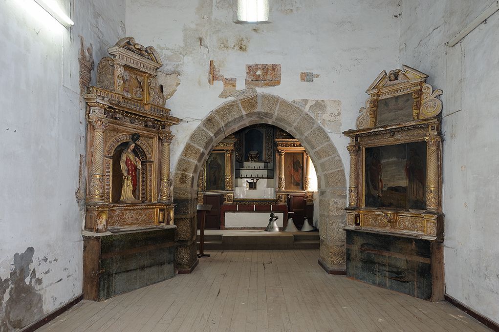 Igreja de Lufrei - altar-mor e retábulos