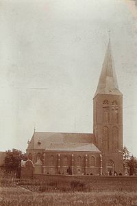 St. Martinus in Niederembt mit alter, schiefer Turnspitze (um 1900)