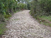 http://upload.wikimedia.org/wikipedia/commons/thumb/6/6c/Estrada_romana.jpg/200px-Estrada_romana.jpg