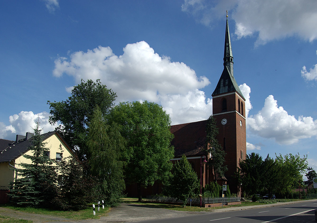 http://upload.wikimedia.org/wikipedia/commons/a/ae/Heinersbr%C3%BCck_Kirche.jpg