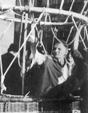 Franciszek Hynek - mistrz sportów balonowych. Jak zginął zwycięzca Pucharu Gordona Bennetta? Balon wystartował 7 września 1958 r. o godz. o 18.20. Do miejsca przeznaczenia niedotarł... /Archiwum Tomasza Basarabowicza