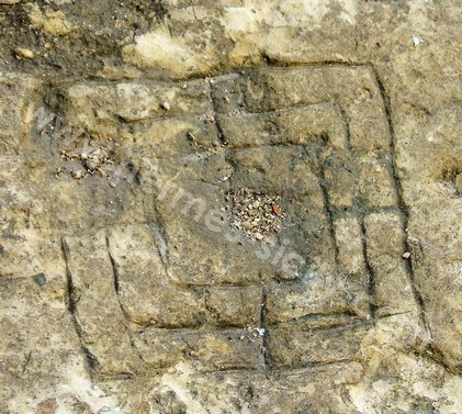 Noto Antica, tavola da gioco incisa nel pavimento