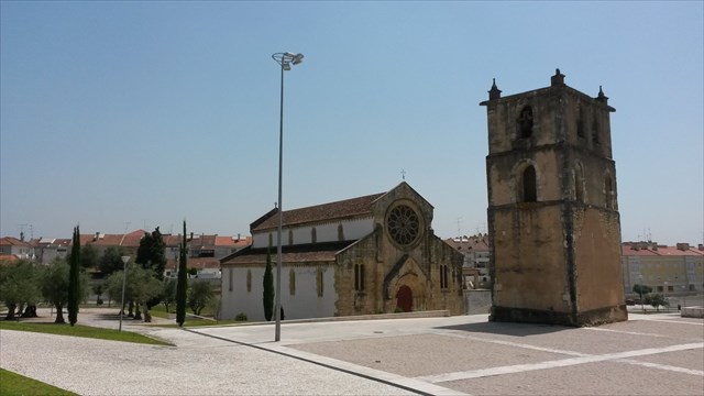 Igreja de Santa Maria do Olival e a Torre