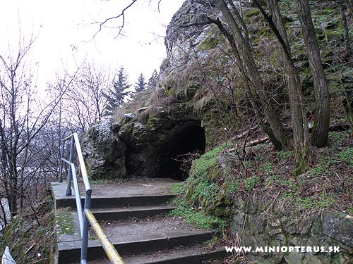 Zapadny portal jaskyne