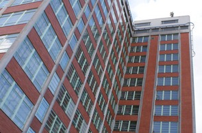 Mrakodrap – tzv. Jednadvacítka