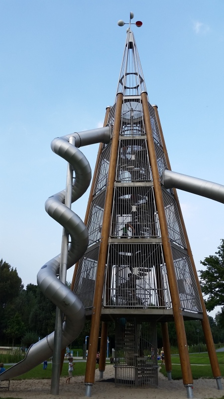 Der Rutschenturm im Gartenschaupark Rietberg