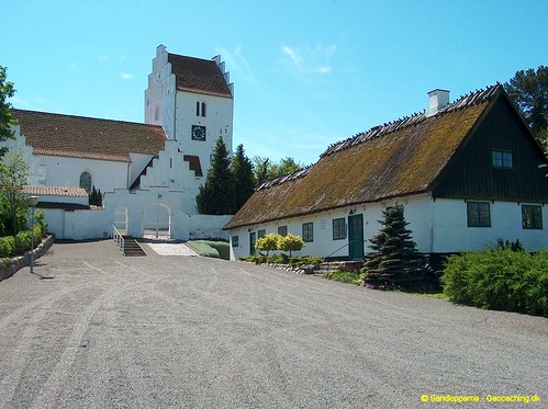 Udby Kirke og Grundtvigs Mindestuer. [Udby Church and Grundtvigs Memorial rooms]