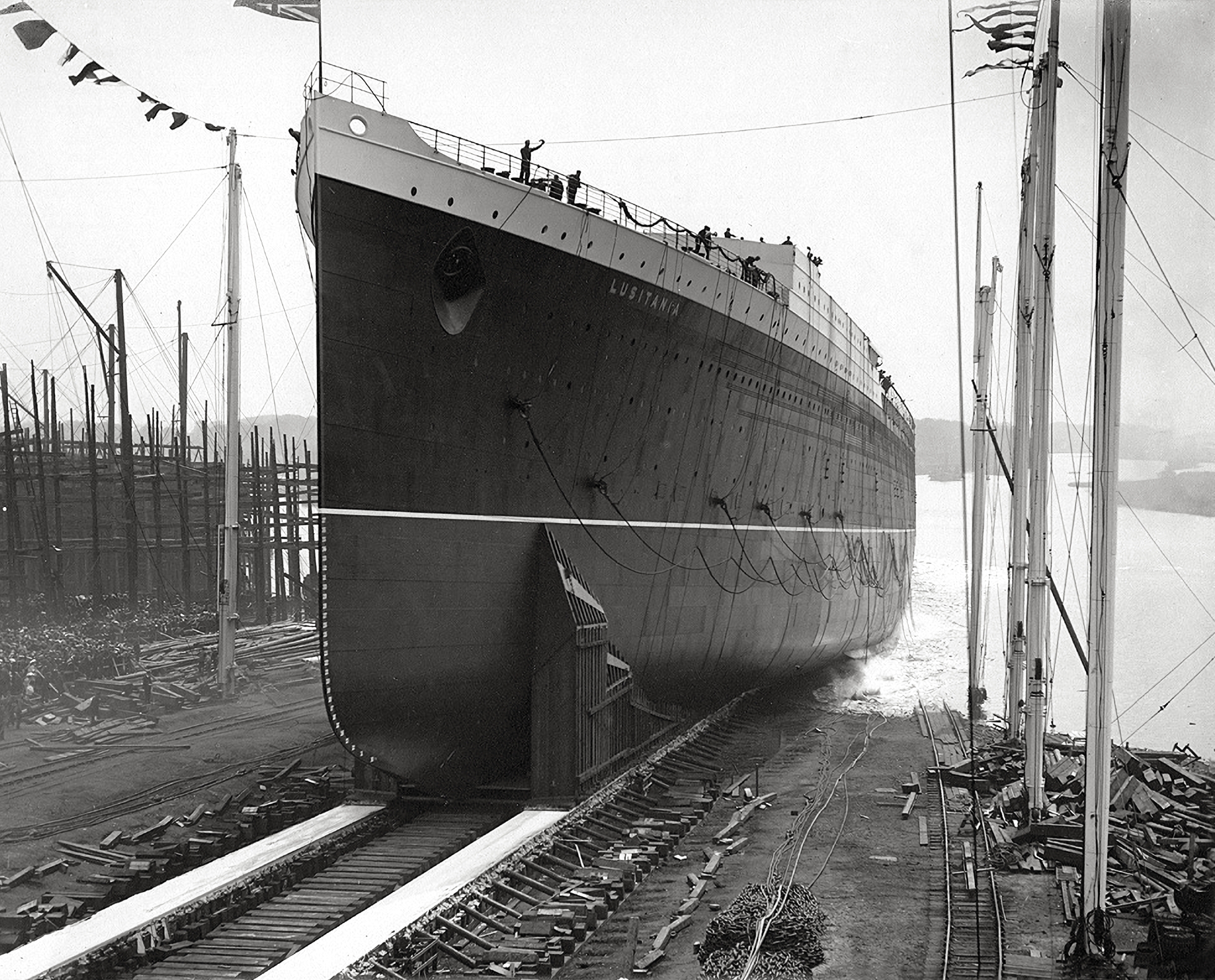 http://upload.wikimedia.org/wikipedia/commons/3/36/Lusitania_launch.jpg
