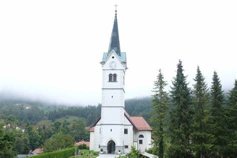 Pogled pri cerkvi/View near the church