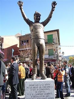 Paquito Fernandez Ochoa statue.jpg