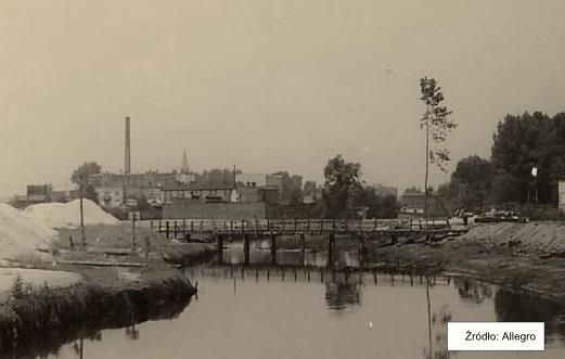 Widok na Fabrykę Papieru, Tektury i Papy w Sosnowcu - lewa strona zdjecia przedstawia komin i zabudowania Fabryki Lamprechta