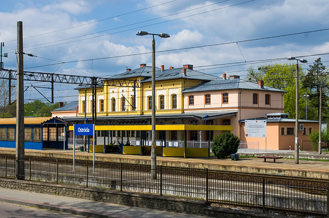 Budynek dworca w maju 2015 roku, widok z ulicy 11 listopada