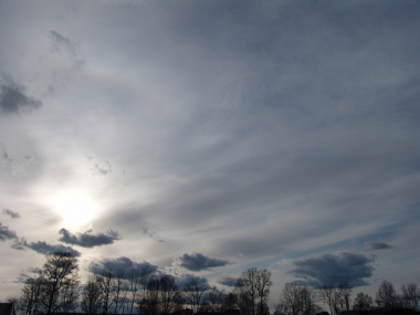 Altostratus As altostratus permitem uma breve passagem da luz solar