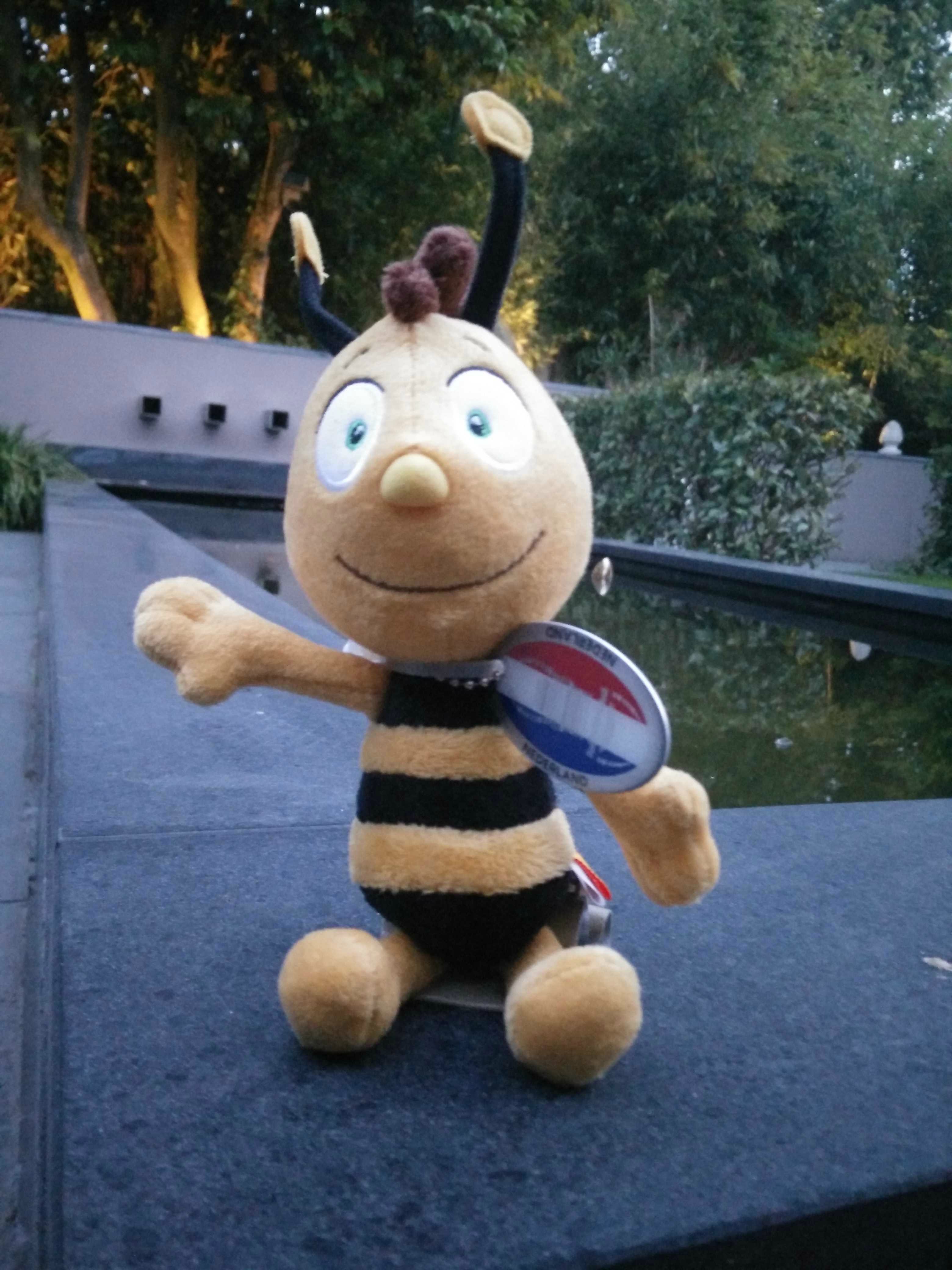 Happy Travel Bee