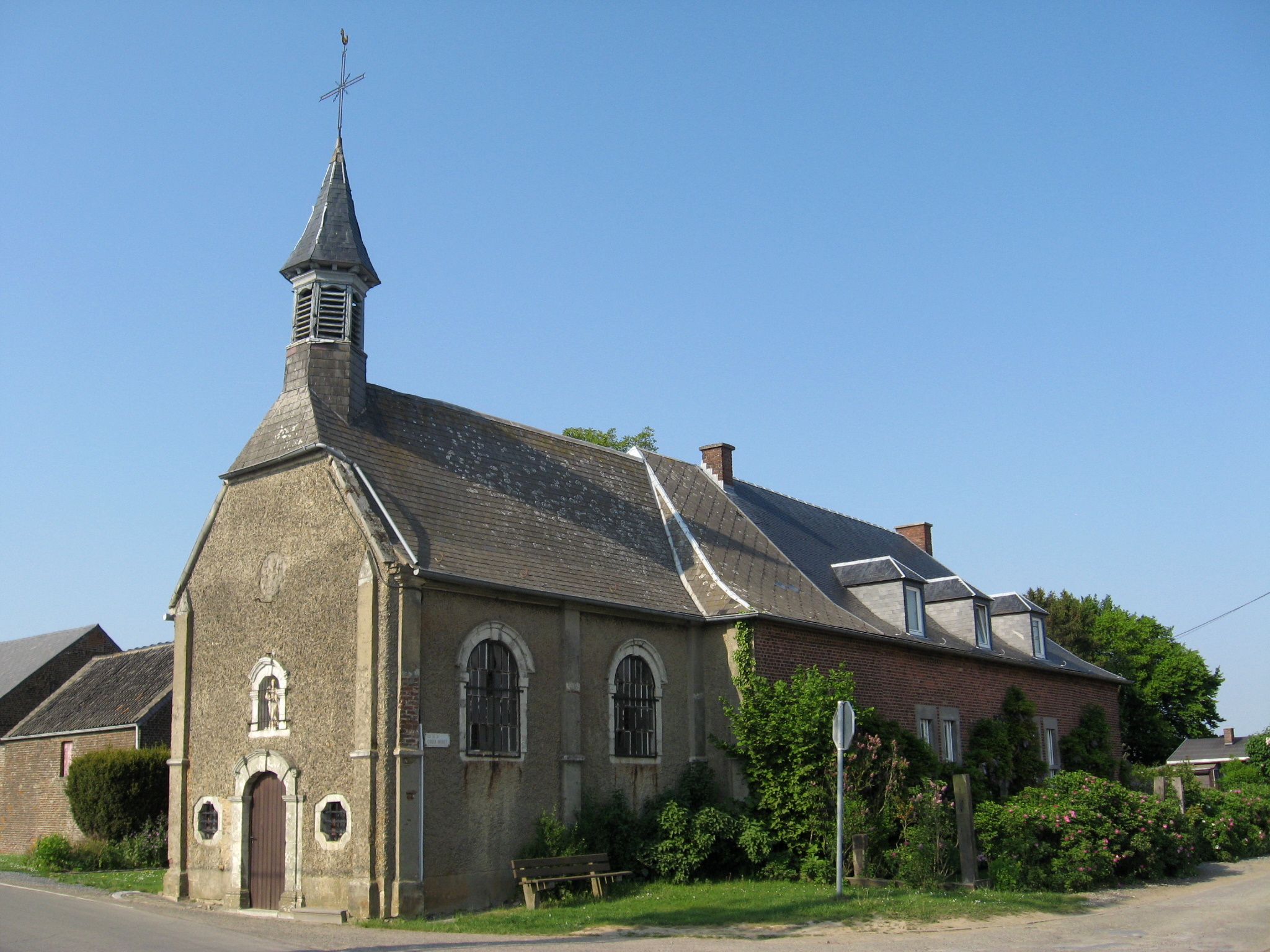 https://upload.wikimedia.org/wikipedia/commons/4/4d/Aische-en-Refail_-_Chapelle_Croix-Monet.jpg